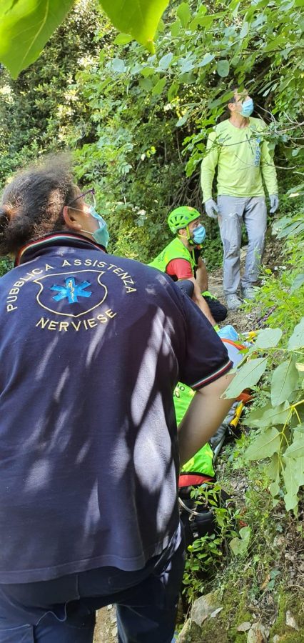 PA Nerviese e Gruppo Speleologico, soccorso complicato a Sessarego