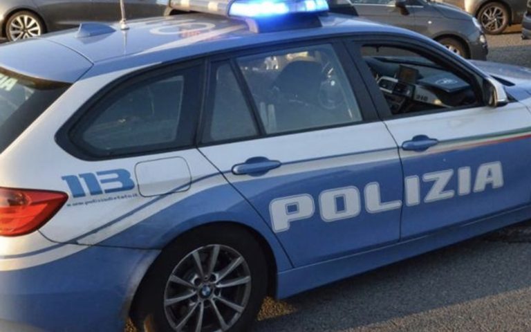 Quarto, donna assassinata in mezzo alla strada in via Fabrizi
